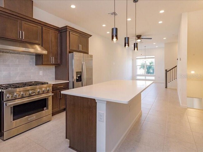 Building Photo - 2353 Brix St