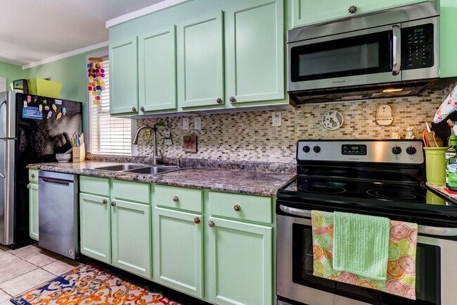 Building Photo - Charming Cottage in the Heart of Amelia Island: Your Perfect Rental Haven!