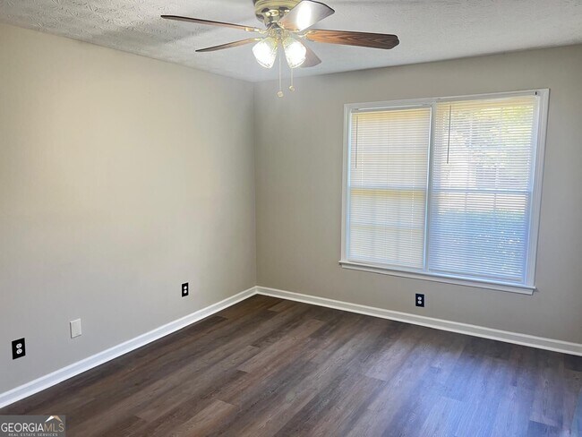 Building Photo - 510 Cornwallis Way