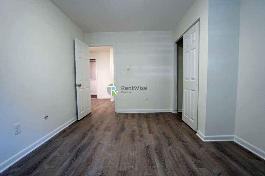 Building Photo - 11 Embassy Rd