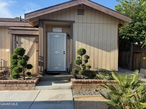 Building Photo - 4556 W Ave L12