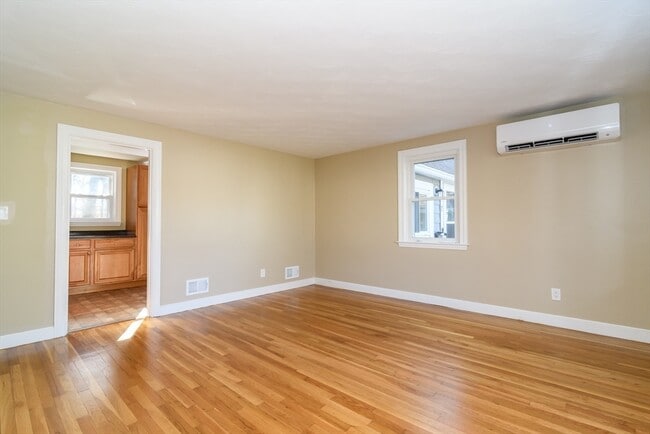 Building Photo - 7 Ferndale Rd