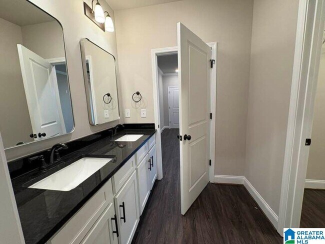 Building Photo - 4401 Lennox Pl