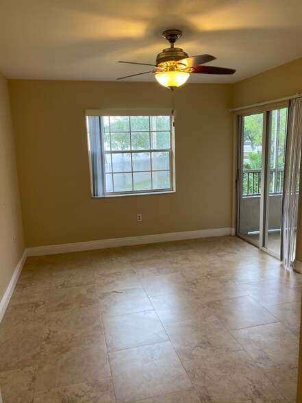 Building Photo - 2820 N Oakland Forest Dr