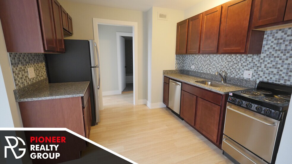 Building Photo - 433 W Wellington Ave