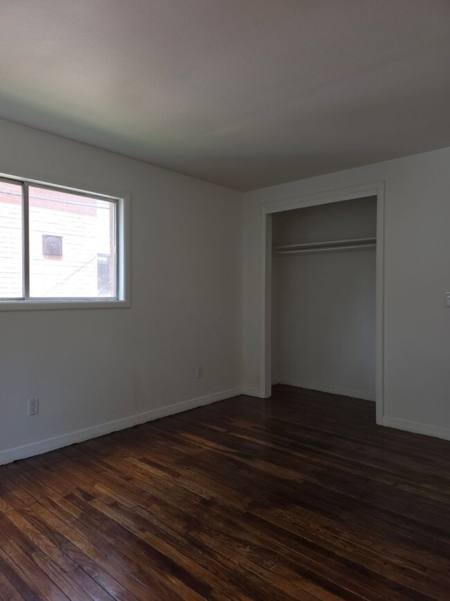 Building Photo - 519 W Water St