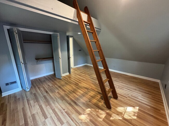 Building Photo - 207 Edgemont Ave
