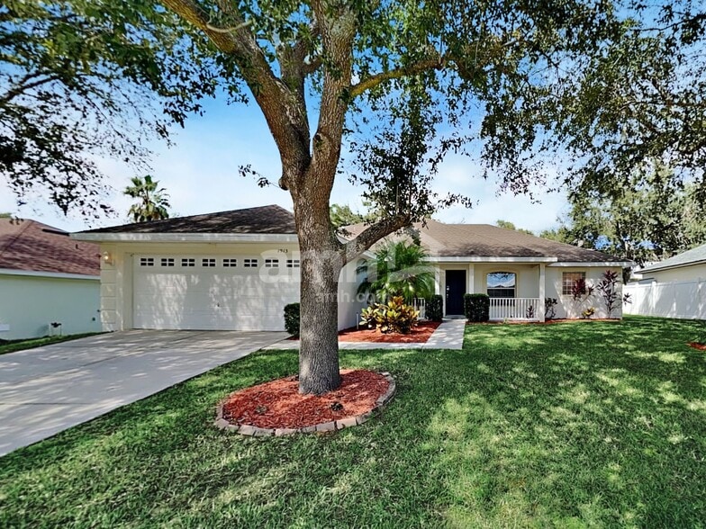 Primary Photo - 1913 Southern Oak Loop