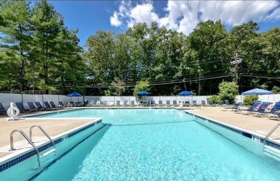 Building Photo - 15 Village Way