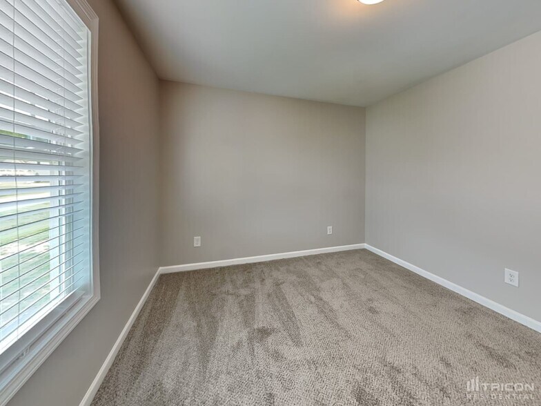 Building Photo - 147 Cattail Ln