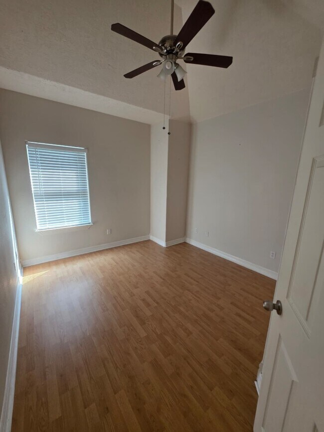 Building Photo - 16020 Fountainview Dr