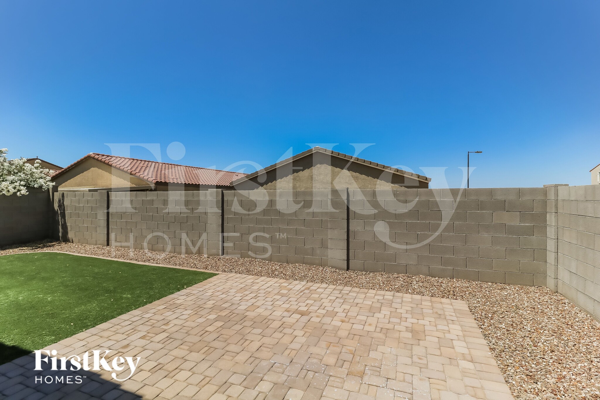 Building Photo - 4010 W Coneflower Ln