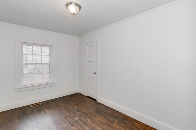 Building Photo - 3 bedroom 1 bath home