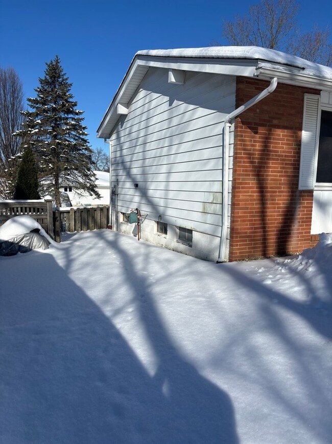 Building Photo - 4 Bed / 2 Bath – Fully Rehabbed Home with 2.5-Car Garage & Large Yard!