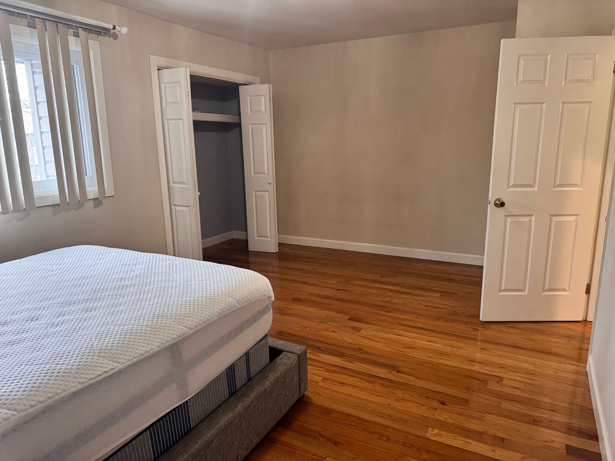 Building Photo - 489 Madison Dr