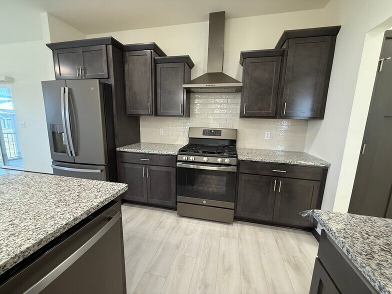Building Photo - 4825 Suelo Rd