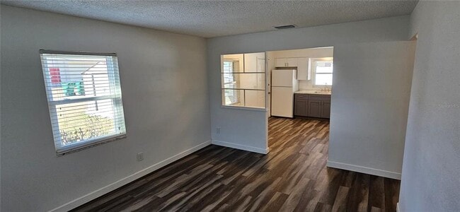 Building Photo - 38101 10th Ave