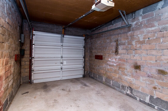 Building Photo - OLD TOWN NORTH VALLEY 2/BD 2/BA 1/CG