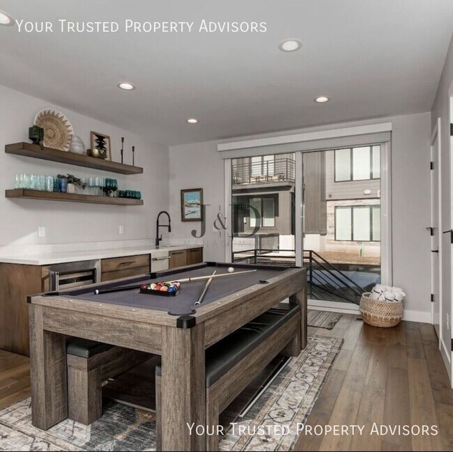 Building Photo - 807 E Klaim Dr