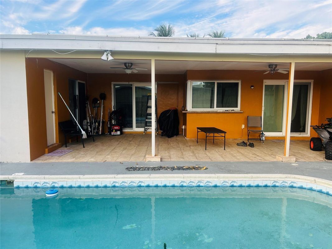 Building Photo - 6624 NW 1st Ct