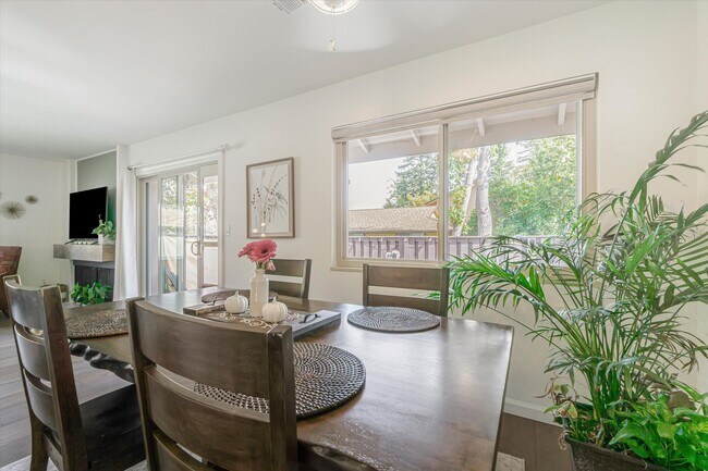 Building Photo - Freshly Renovated, End Unit Town-House Ava...