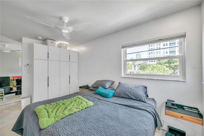 Building Photo - 224 6th Ave N