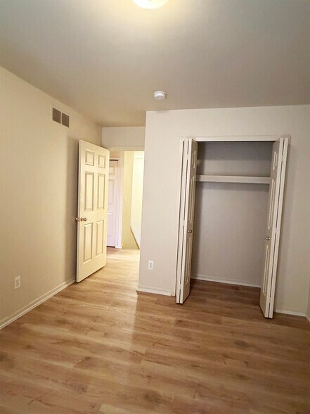 Building Photo - 2080 Cloverly Ln