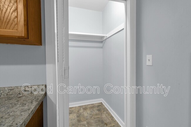 Building Photo - 131 Allen St