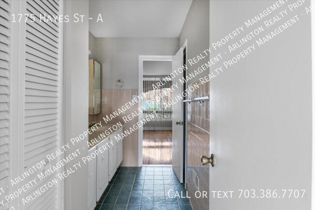 Building Photo - 1775 S Hayes St