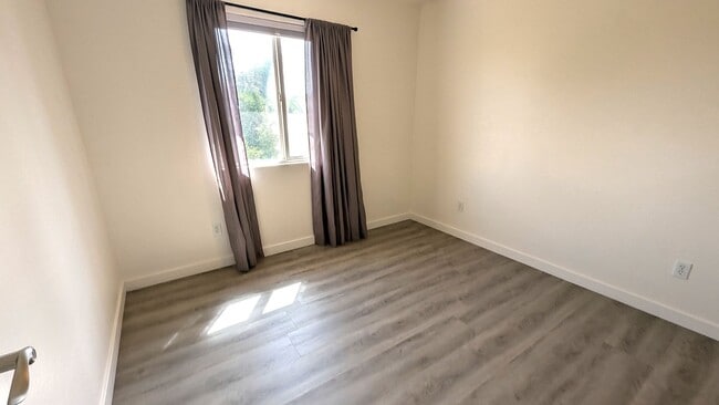 Building Photo - Immaculate 4 Bedroom 2.5 Bath Home