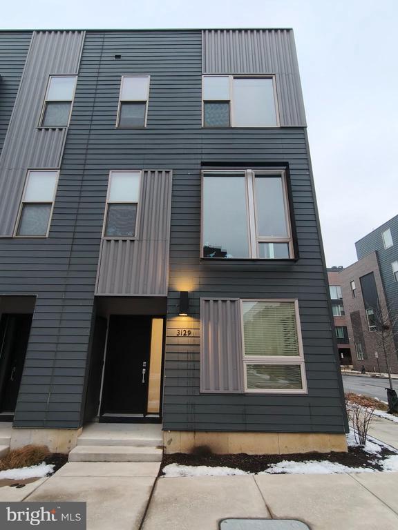 Building Photo - 3129 Beachview Ln