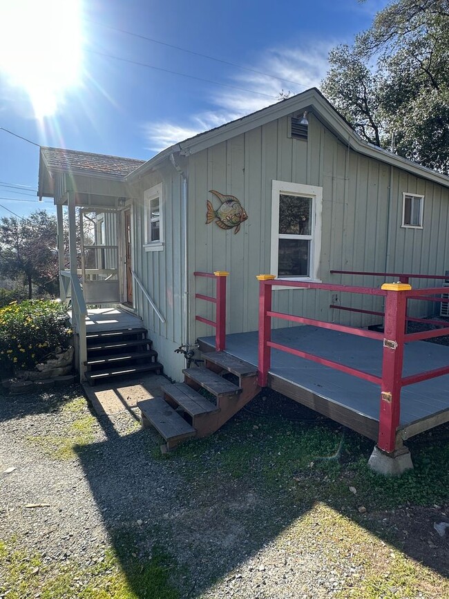 Primary Photo - Adorable Cottage - Great Location!!!