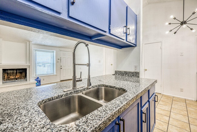 Building Photo - 630 White Cliffs Dr