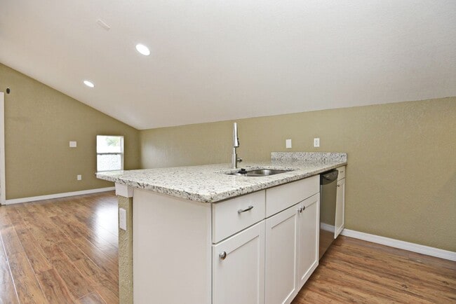 Building Photo - 1023 E Amelia St