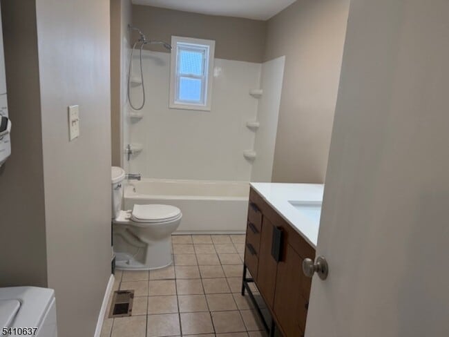 Building Photo - 138 Ellen St