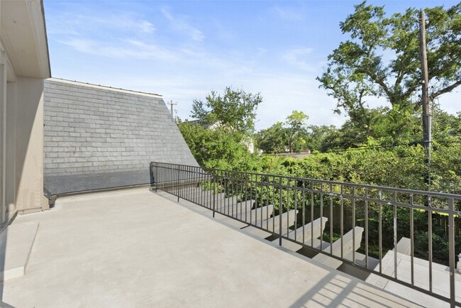 Building Photo - 3729 Underwood St