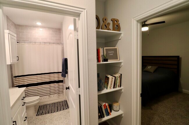 Building Photo - 2009 Toronto St