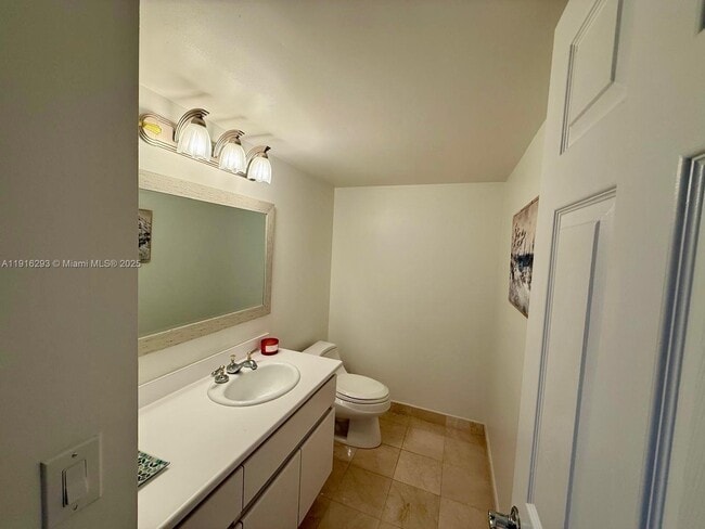 Building Photo - 16711 Collins Ave