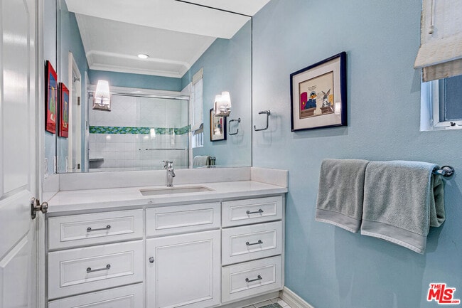 Building Photo - 318 26th St