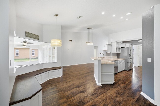 Building Photo - "Charming 3-Bedroom Home with 2 Full Baths and 2032 Sq Ft of Comfort in Palm Coast!"