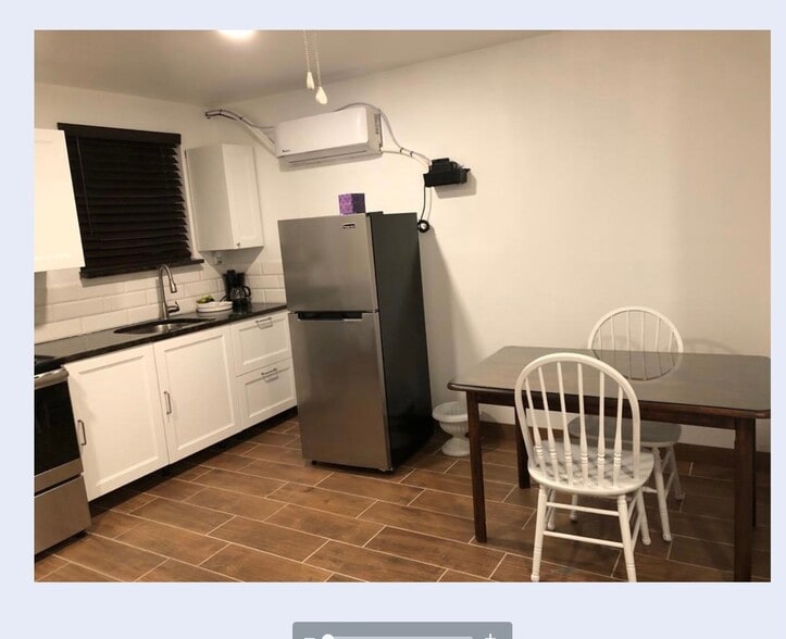 Building Photo - 2808 W San Isidro St