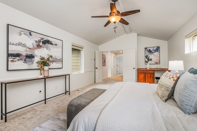 Building Photo - North East Facing 4 bed 3 bath ready for m...