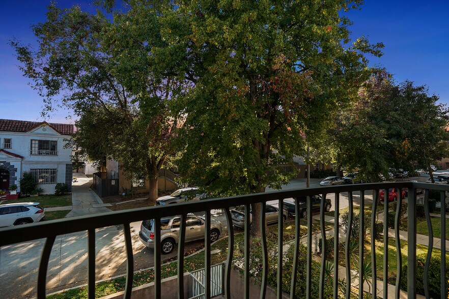 2nd Balcony - 8541 Alcott St