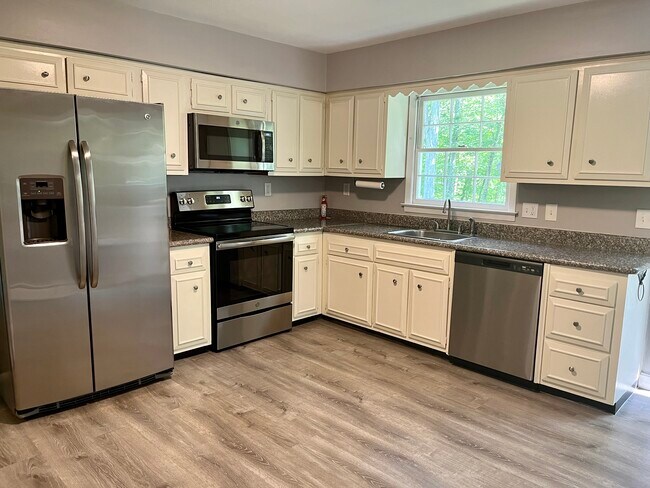 Building Photo - 88 Towerview Dr