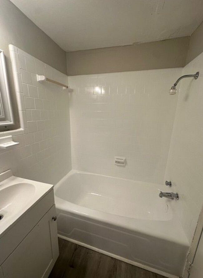 Building Photo - 2304 Riverside Dr