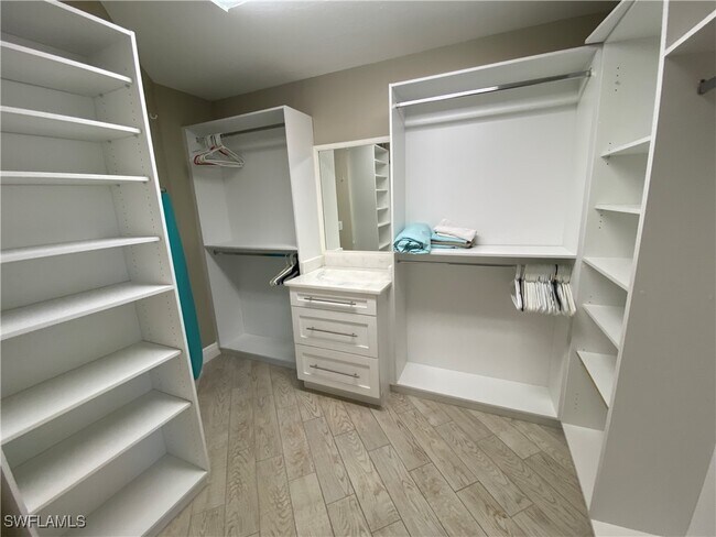 Building Photo - 15200 Cedarwood Ln