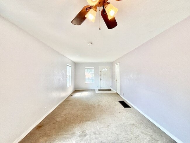 Building Photo - FREE RENT UNTIL OCTOBER 15TH