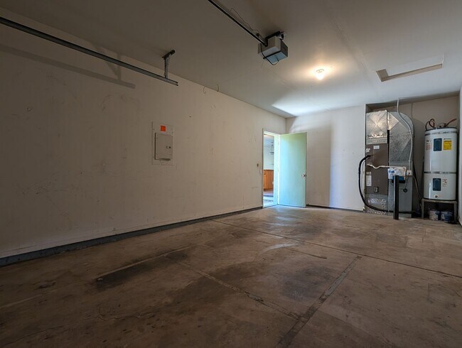 Building Photo - 686 Oakdale Ave
