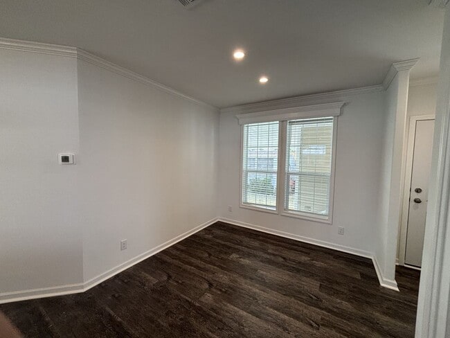 Building Photo - 925 W Sand Cay Ave