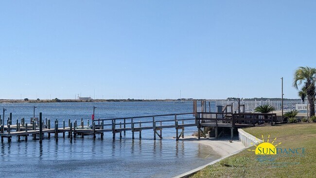 Building Photo - Expansive waterfront covered patio off this fully renovated Fort Walton Condo!